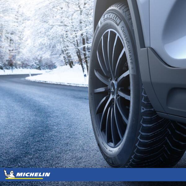 4w-461_tire_michelin_crossclimate-2_en_product-in-context-2_signature_square.jpg