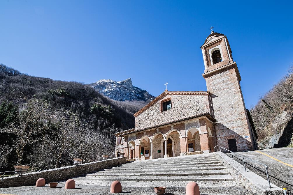 Madonna dell'Ambro Sanctuary (Montefortino - Italy).jpg