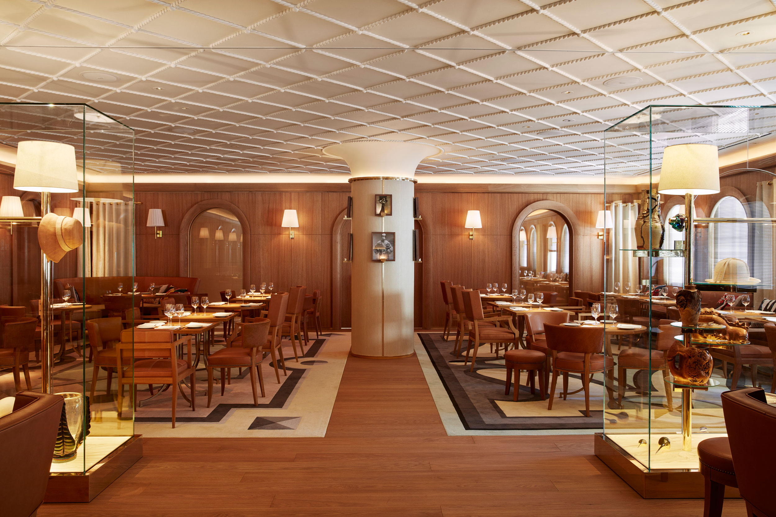 LAvenueRestaurant-SaksFifthAvenue-PhilippeStarck-JeanLouisCostes-NewYork-USA-2019-Parklex-HyTek-AmericanOak-01.jpg