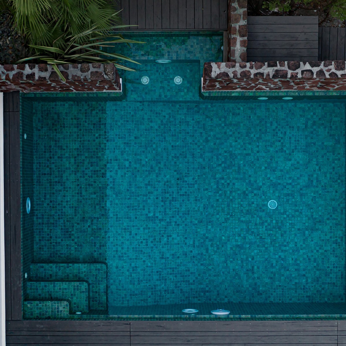 Bali-Stone-50-ZEN-Mosaic-Pool-Ezarri-3.jpg