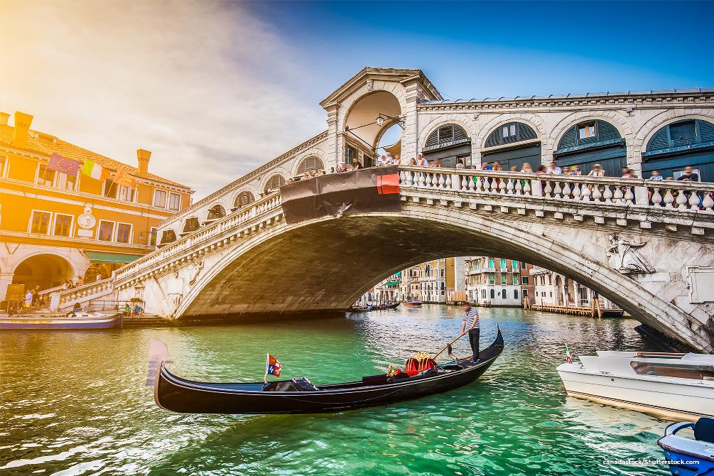 Ponte di Rialto - Venice, Italy.jpg