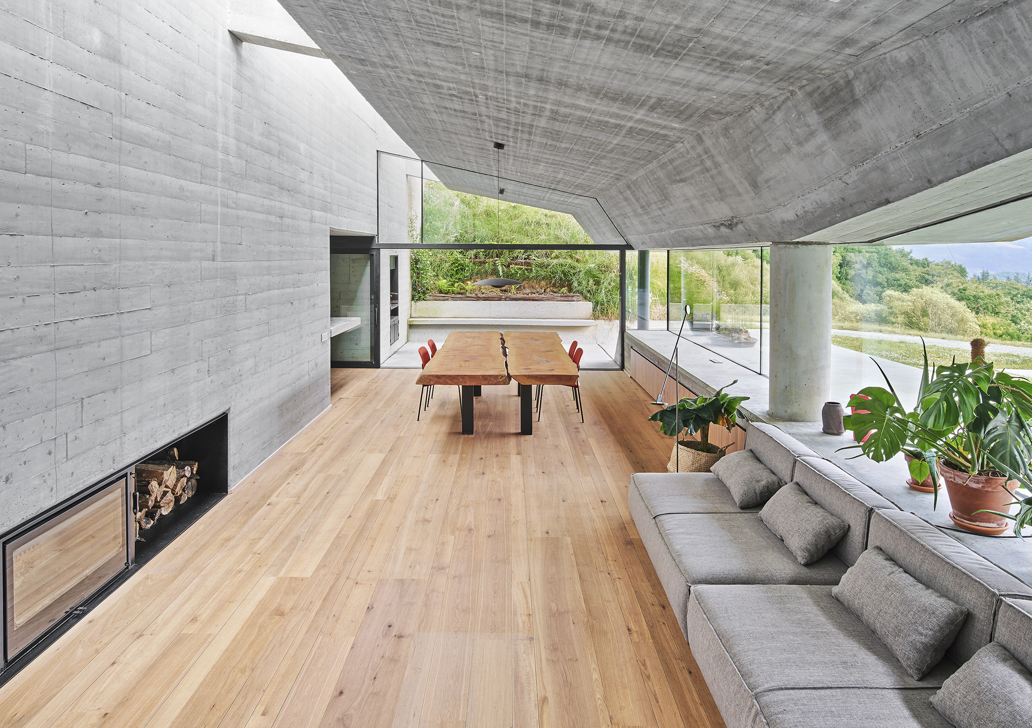1.LandaburuBorda-House-JordiHidalgo-Bera-Navarra-Spain-2019-Parklex-HyTeck-DryInternal-CountryOak-03-1.jpg